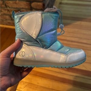 Kids size 13Y lands end turquoise blue snow boots